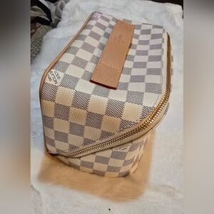 Stylish Checkered White And Grey Cosmetic Bag